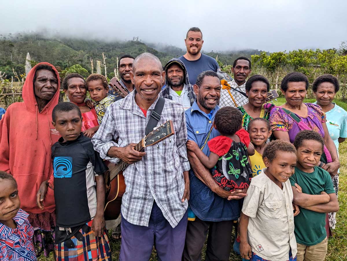 Smiling group of Simbari speakers at the Bible dedication.